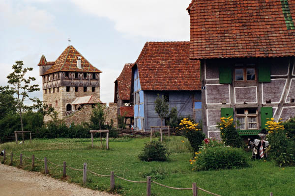 Toutes les maisons qu'on peut voir � l'�comus�e d'Ungersheim ont �t� enti�rement reconstruites.