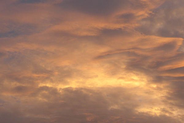 Soleil et nuages ou le feu et l'eau au-dessus de l'air et de la terre