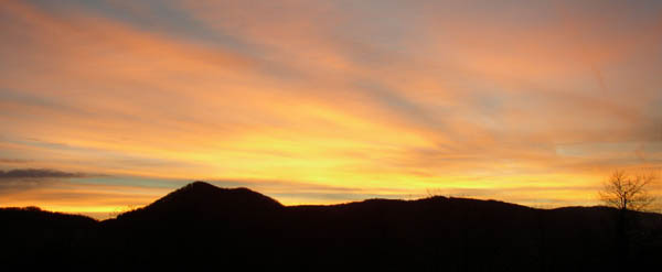 Lever de soleil sur la montagne de Colloverge