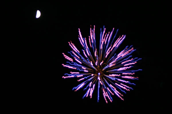 Feux d'artifice : la belle bleue a rendez-vous avec la Lune !